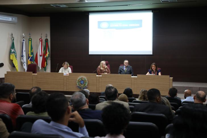 Foto colorida do auditório do TRT-8 durante assembleia do PAS.