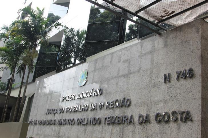 Foto da fachada do Tribunal.